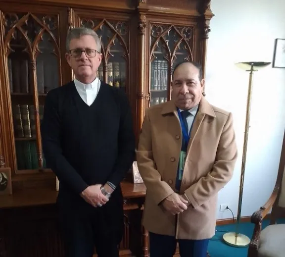 Un entrerriano gestiona una histórica audiencia con el Papa León XIV para visibilizar la crisis humanitaria en Annobón - imagen de origen