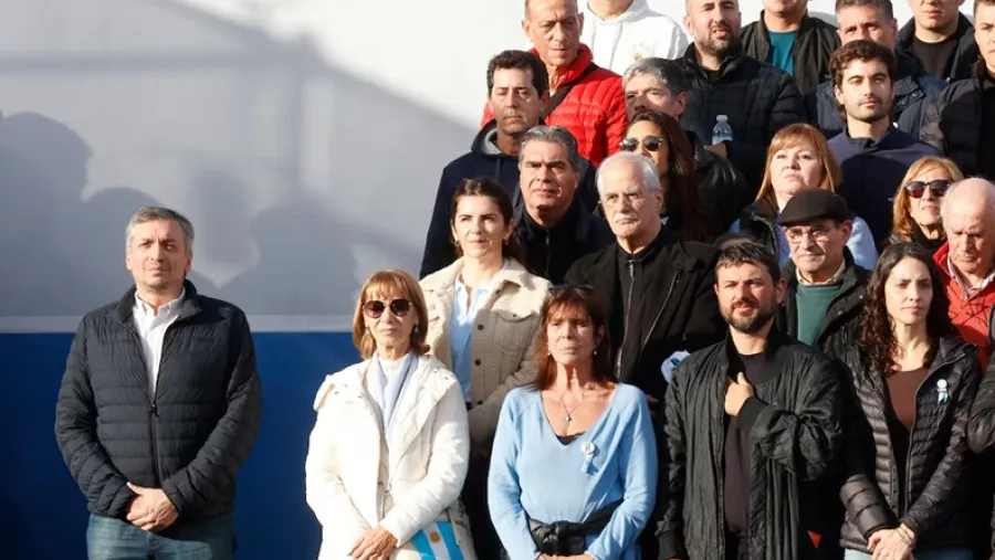 El mensaje de Máximo en el banderazo por CFK: “Los que hablan de unidad no son capaces de ir a verla” | Análisis - imagen de origen