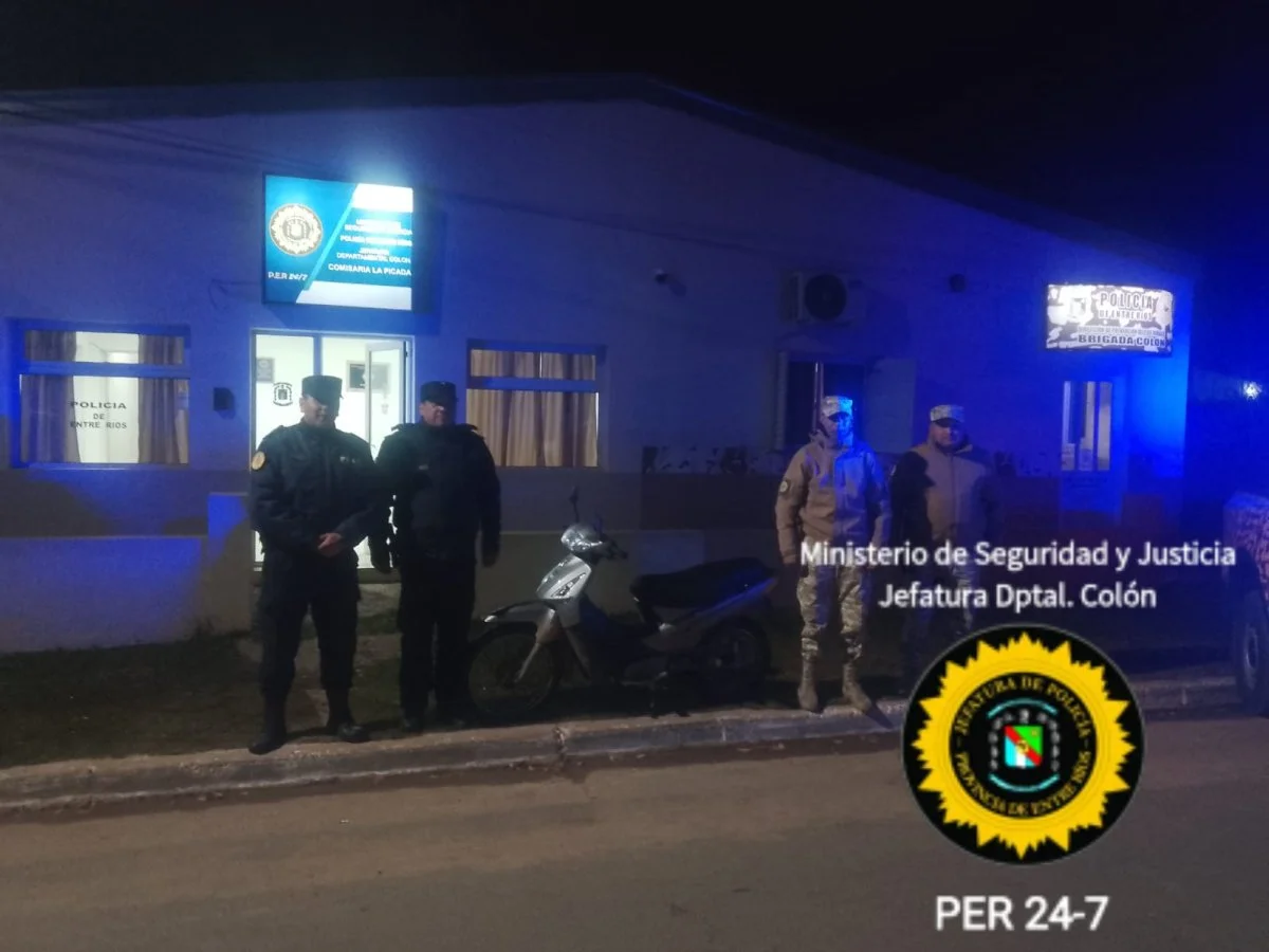 En un operativo policial en Colón recuperaaron una motocicleta robada - imagen de origen