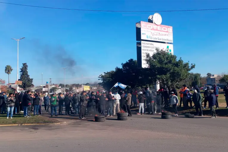 Trabajadores de Granja Tres Arroyos volvieron a protestar por salarios adeudados - imagen de origen