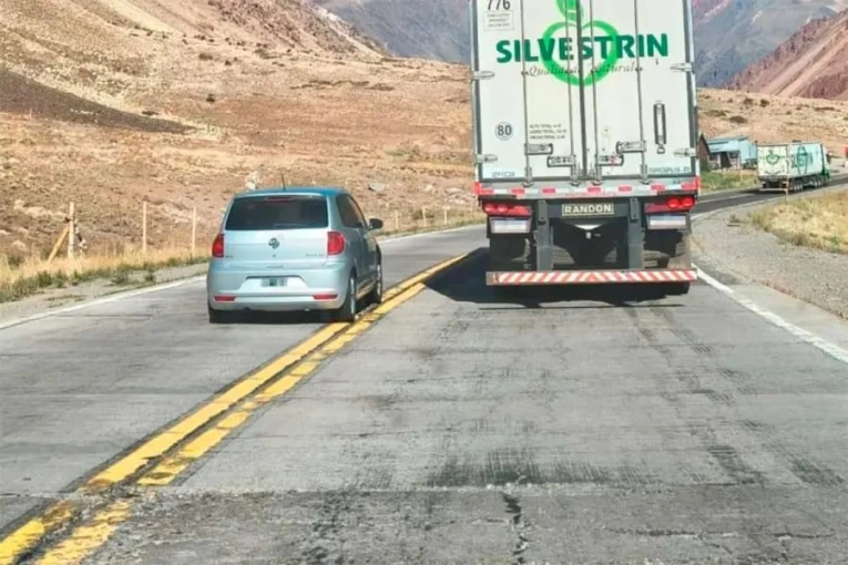 Habilitan un WhatsApp para denunciar maniobras peligrosas al volante - imagen de origen