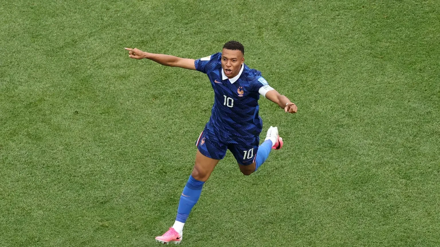 Mbappé centenario brilla y guía a Francia a la clasificación - imagen de origen