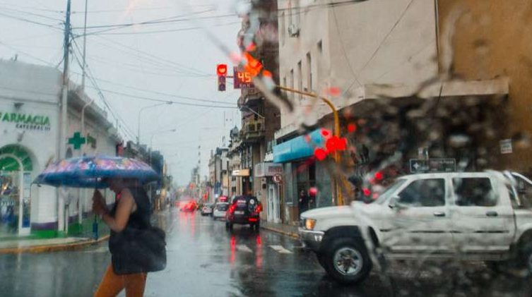 Extienden alerta amarillo por lluvias para este lunes en el sur de Entre Ríos - Plaza Web - imagen de origen