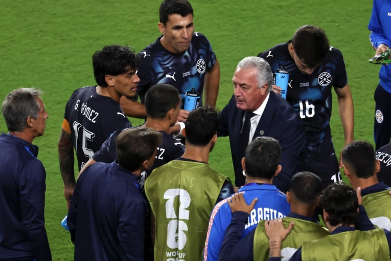 Paraguay aguantó con uno menos ante Turquía y se llevó un triunfo clave - imagen de origen