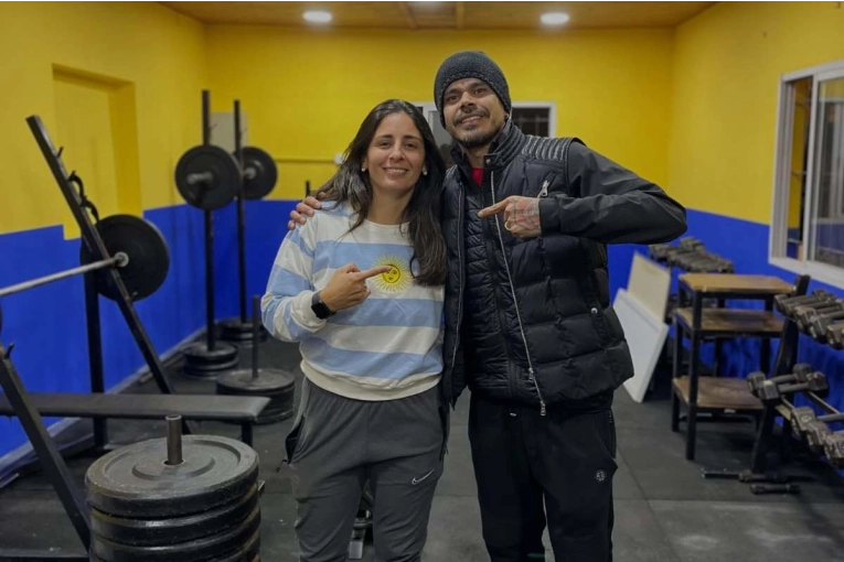 Una profesora de educación física donó todo su gimnasio a un club de la ciudad - imagen de origen