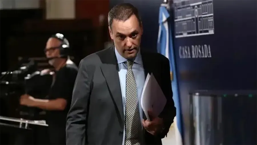 Inminente salida de Manuel Adorni: el presidente Javier Milei prepara el anuncio y decide quién lo reemplazará | Análisis - imagen de origen