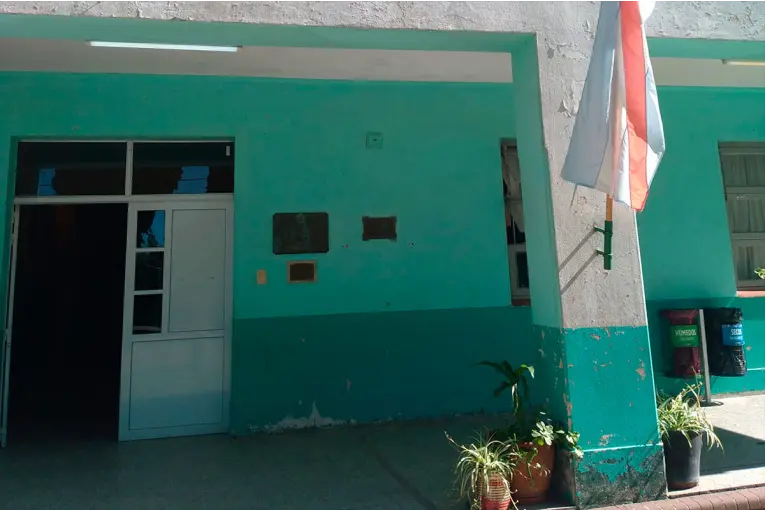 Robaron en una escuela histórica de Gualeguaychú y vaciaron el comedor - Informe Digital - imagen de origen