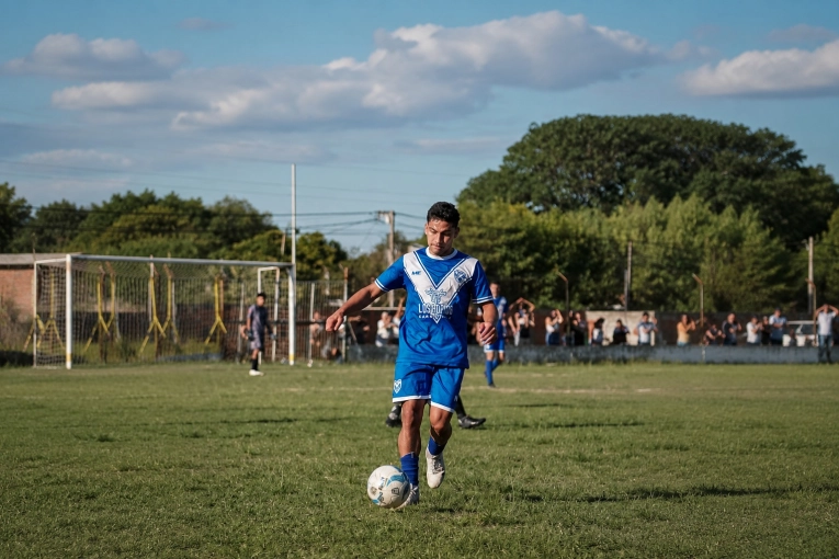 Un futbolista de la ciudad será operado de la cabeza y pide una mano para salir adelante - imagen de origen