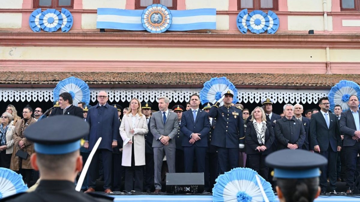 "Seamos dignos de su ejemplo": Davico y Frigerio brindaron su discurso en el inicio del 25 de mayo - imagen de origen
