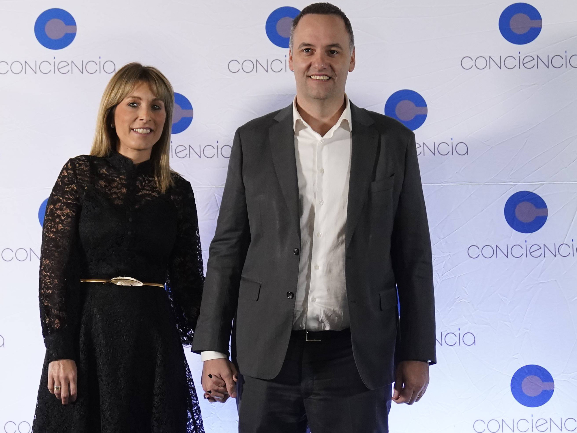Antes de presentar su declaración jurada, Manuel Adorni y su esposa pidieron adherir al régimen simplificado de ganancias de la Ley de Inocencia fiscal - Informe Digital - imagen de origen