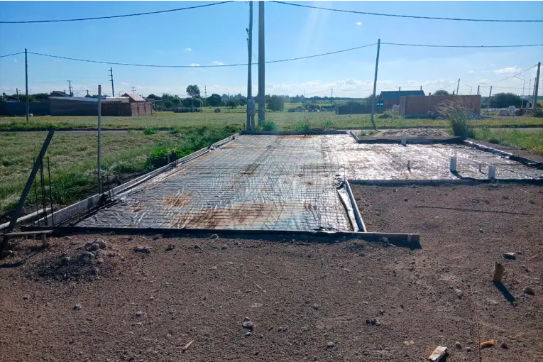Familias denunciaron a empresa de Paraná por millonaria estafa en construcción de casas - imagen de origen