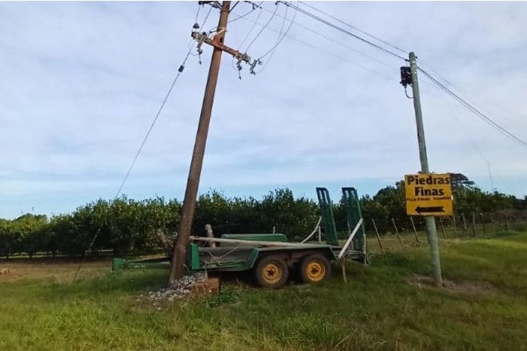 El impacto de un acoplado contra una columna causó un extenso corte eléctrico en la región - imagen de origen
