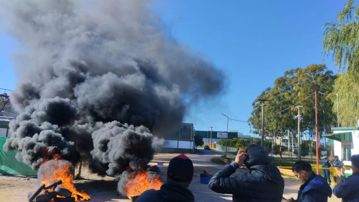 Trabajadores de Granja Tres Arroyos vuelven a concentrarse frente a la Planta La China - imagen de origen