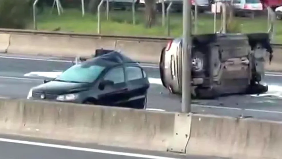 Una nena murió y tres personas resultaron heridas tras un violento choque en la autopista Panamericana - imagen de origen