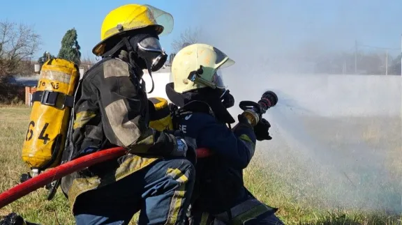 Aprueban que el Gobierno termine los trámites para que 85 bomberos voluntarios tengan cobertura en salud - imagen de origen