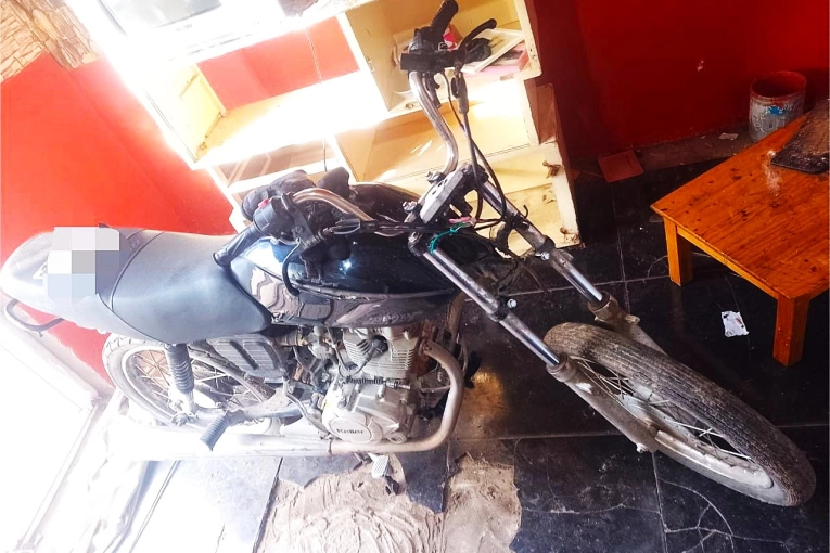 Secuestraron una moto vinculada a un robo en un allanamiento realizado en la ciudad - imagen de origen