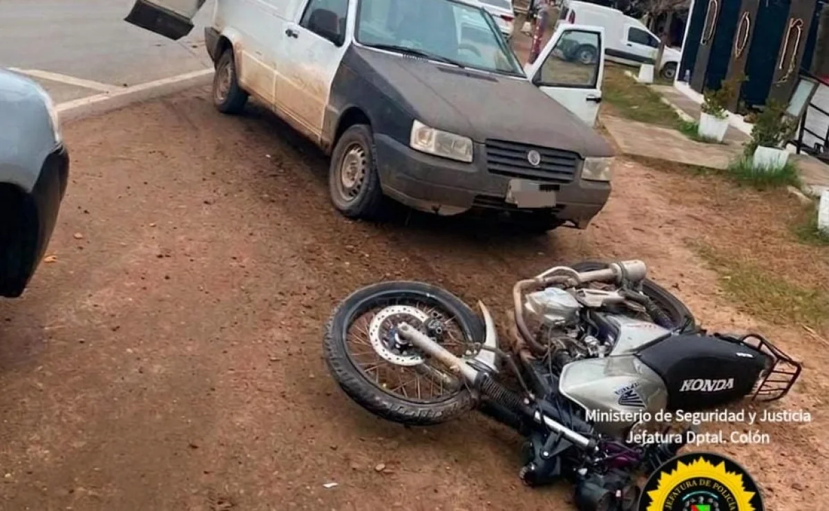 Motociclista sufrió fracturas tras un choque en el acceso a Liebig - imagen de origen