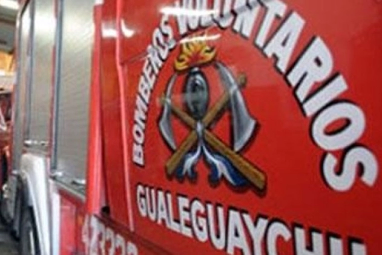 Bomberos rescataron a dos personas atrapadas en un ascensor - imagen de origen