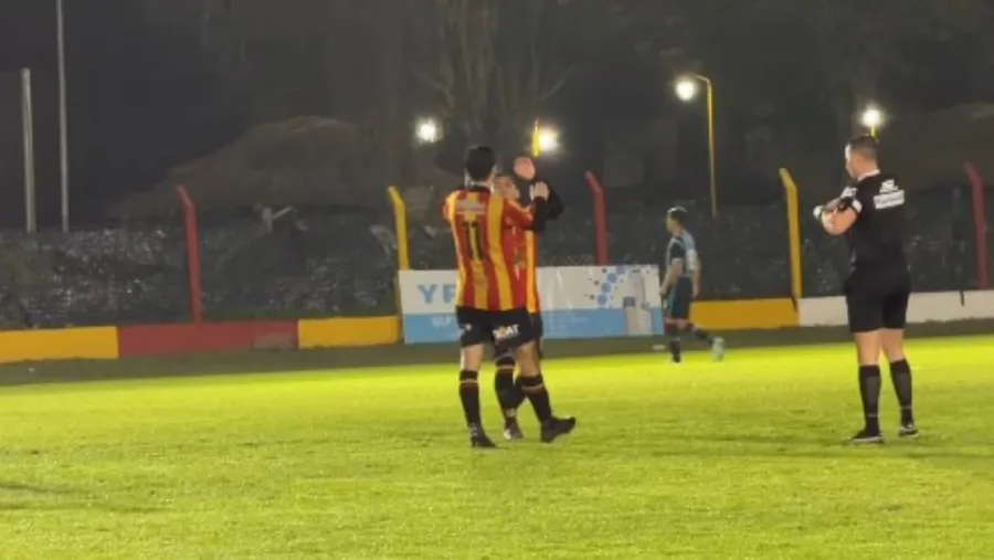Neuquen goleó y mantiene el liderazgo en la Liga Paranaense | Análisis - imagen de origen