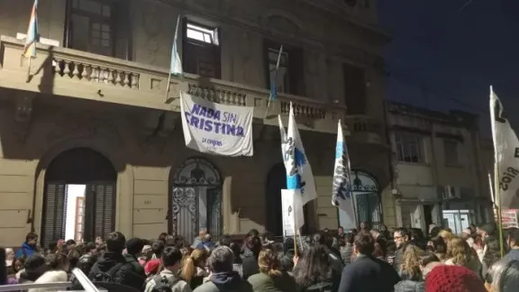 El PJ Paraná convoca a escuchar a Axel Kicillof on line este jueves y espera que defina su pre candidatura - imagen de origen