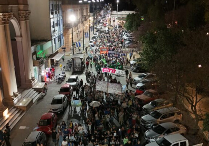 Plaza Ramírez fue escenario de una multitudinaria Marcha Federal Universitaria - imagen de origen