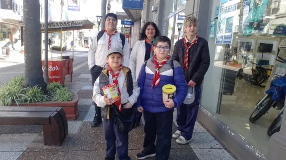 El Grupo Scout San Juan Bautista realiza su colecta anual para el Hogar de Ancianos "Cura Jeannot" - imagen de origen