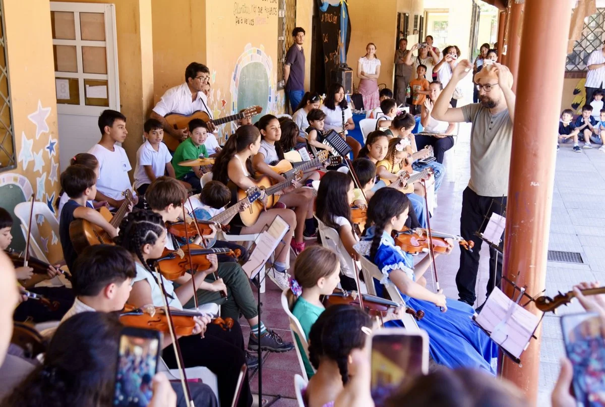 La Orquesta Infanto-Juvenil actúa este jueves en la plaza y se invita a pintar un mural participativo - imagen de origen