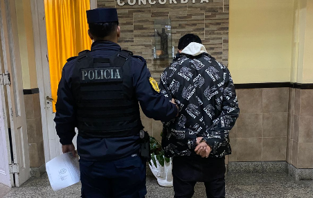 Se fue de fiesta, pero terminó tras las rejas: detienen a un "punguista" que robó cuatro celulares dentro de un boliche de Concordia - 7PAGINAS - imagen de origen