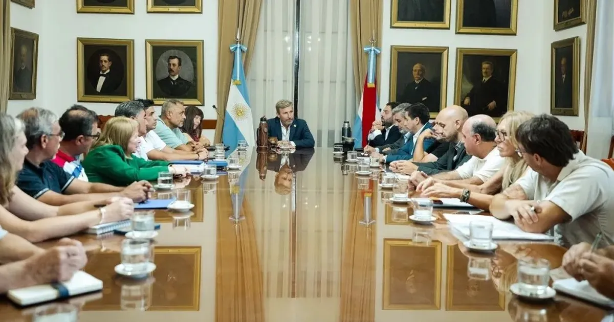 Entre Ríos: gremios estatales, docentes y municipales respaldan la reforma previsional impulsada por Frigerio - imagen de origen