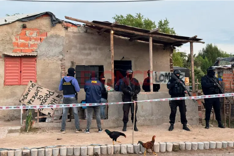 Secuestraron dos armas en allanamientos en Bajada Grande - Informe Digital - imagen de origen