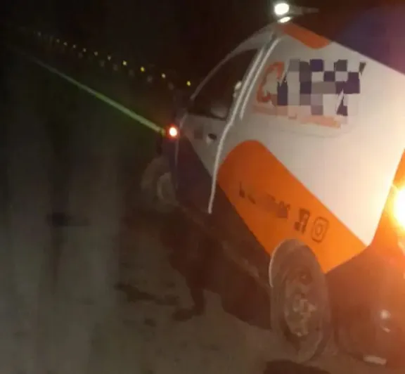 Una ambulancia chocó contra material de obra en la Autovía 18: no había luces de advertencia - imagen de origen