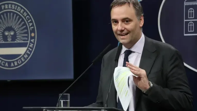 La Justicia avanza sobre Adorni y evalúa citarlo a indagatoria antes de la feria judicial - imagen de origen
