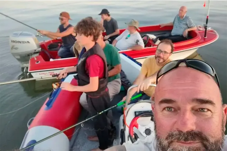 Hallaron en Uruguay el cuerpo de otro de los cinco pescadores argentinos desaparecidos en el Río de la Plata - imagen de origen