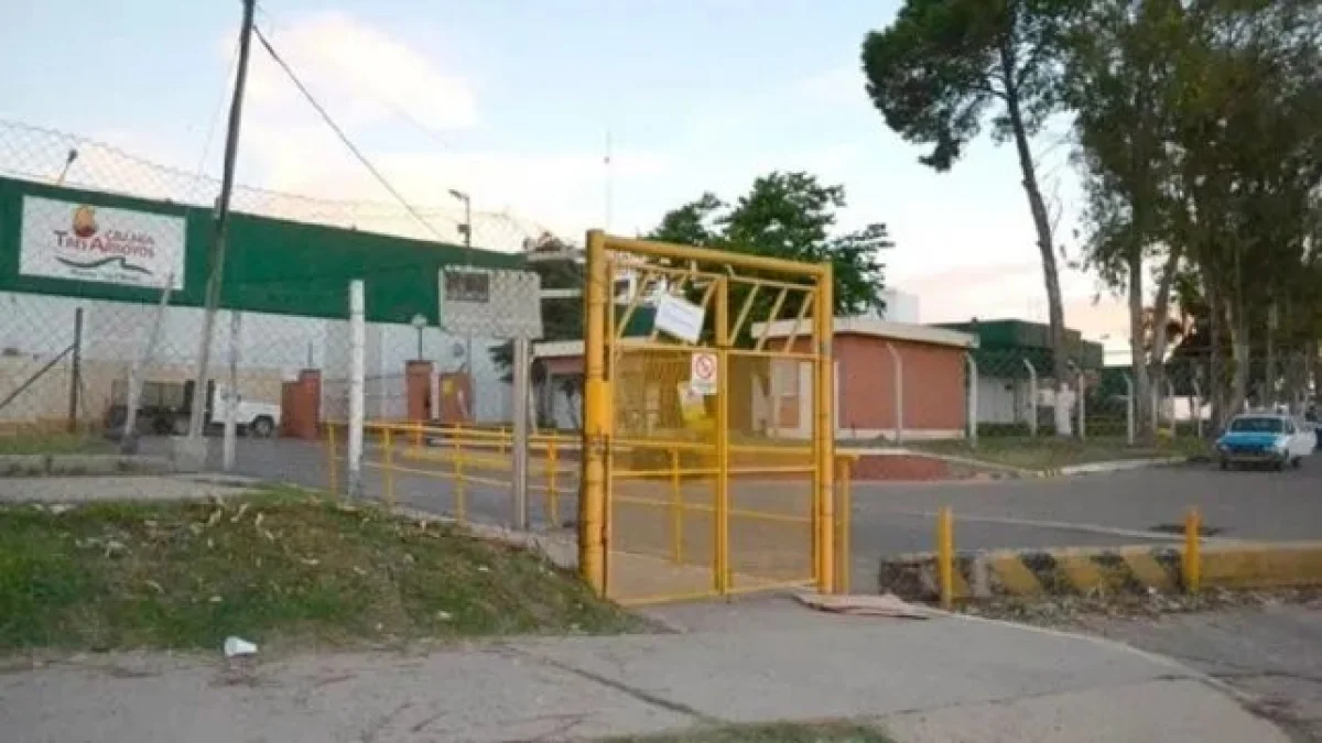 Trabajadores de Granja Tres Arroyos esperan definiciones sobre salarios adeudados y posible reapertura - imagen de origen
