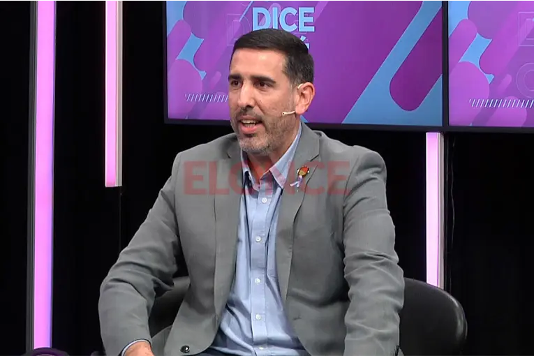 Carlos Cuenca habló sobre consumo digital, natalidad y paro docente: "Día que se para, día que se descuenta" - imagen de origen