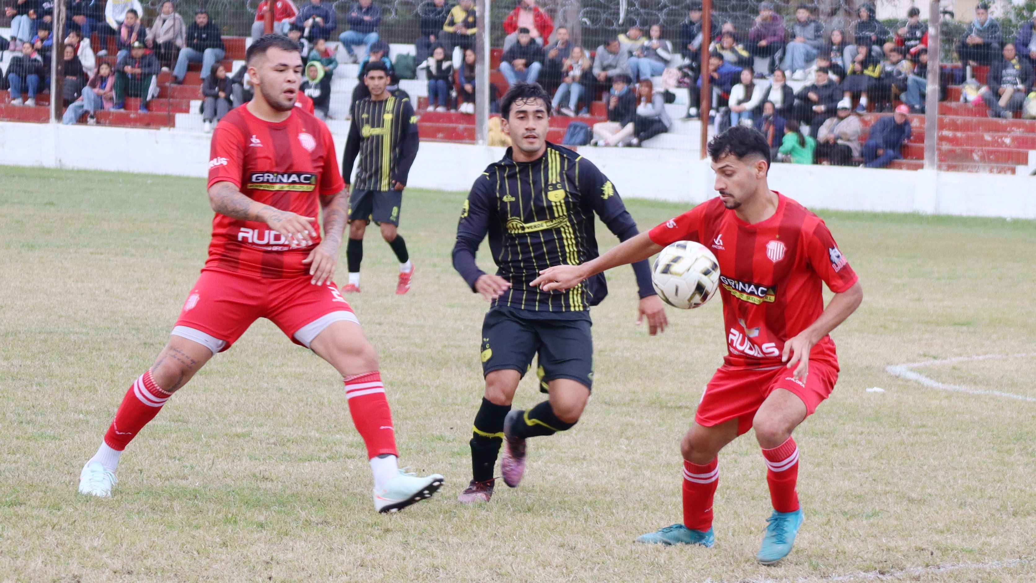 Fútbol: Libertad ganó un partido clave y Salto Grande sigue a un punto - imagen de origen