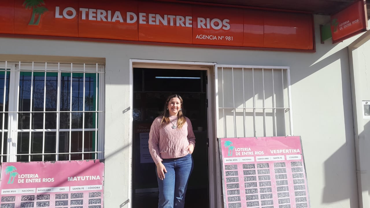 Marisol Miranda “Estamos felices, sobre todo porque seguramente el que ganó este premio del Quini 6 en Concordia, es un trabajador”. - 7PAGINAS - imagen de origen