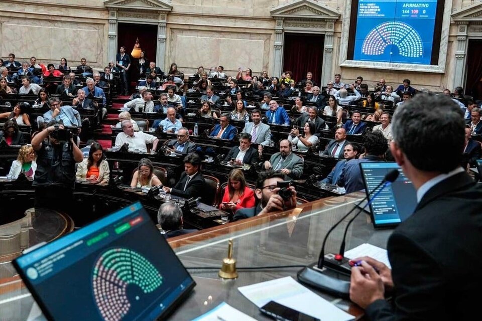 La oposición busca resistir en el Congreso a la “ola de privatizaciones” del Gobierno y ajustar los controles - imagen de origen
