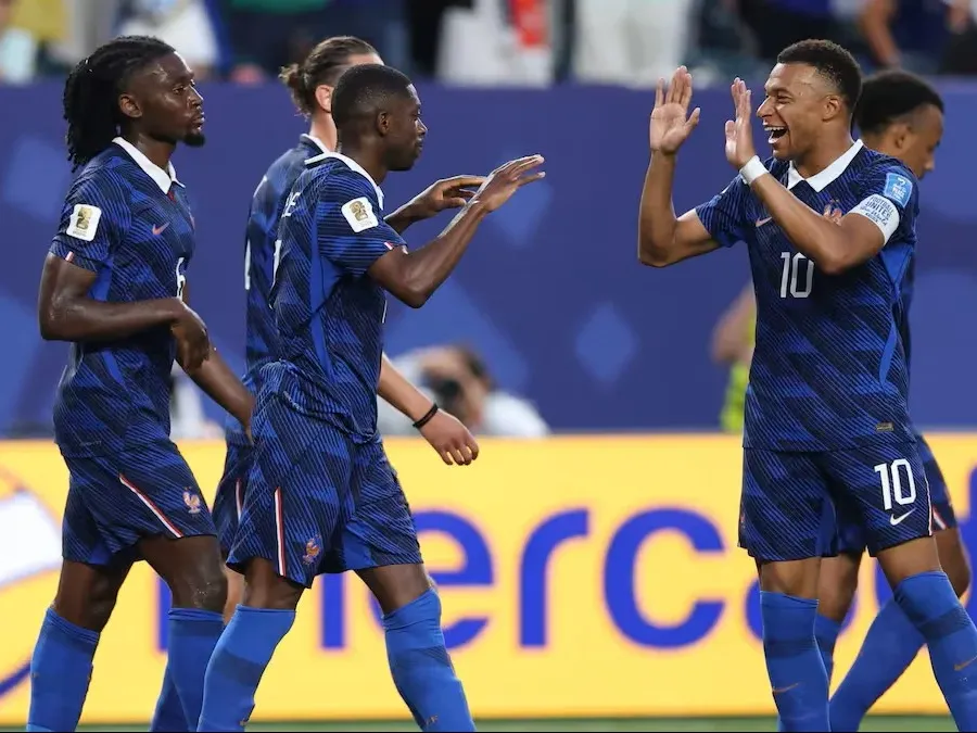 Francia goleó a Irak con dos tantos de Mbappé y otro de Dembélé y se clasificó a la próxima etapa de la Copa del Mundo - imagen de origen