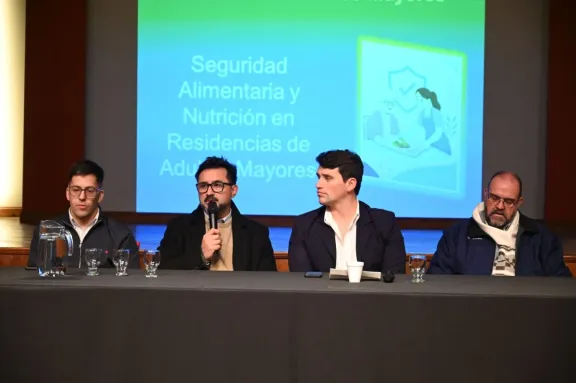 Un centenar de cuidadores se capacitaron en alimentación saludable para personas mayores - imagen de origen