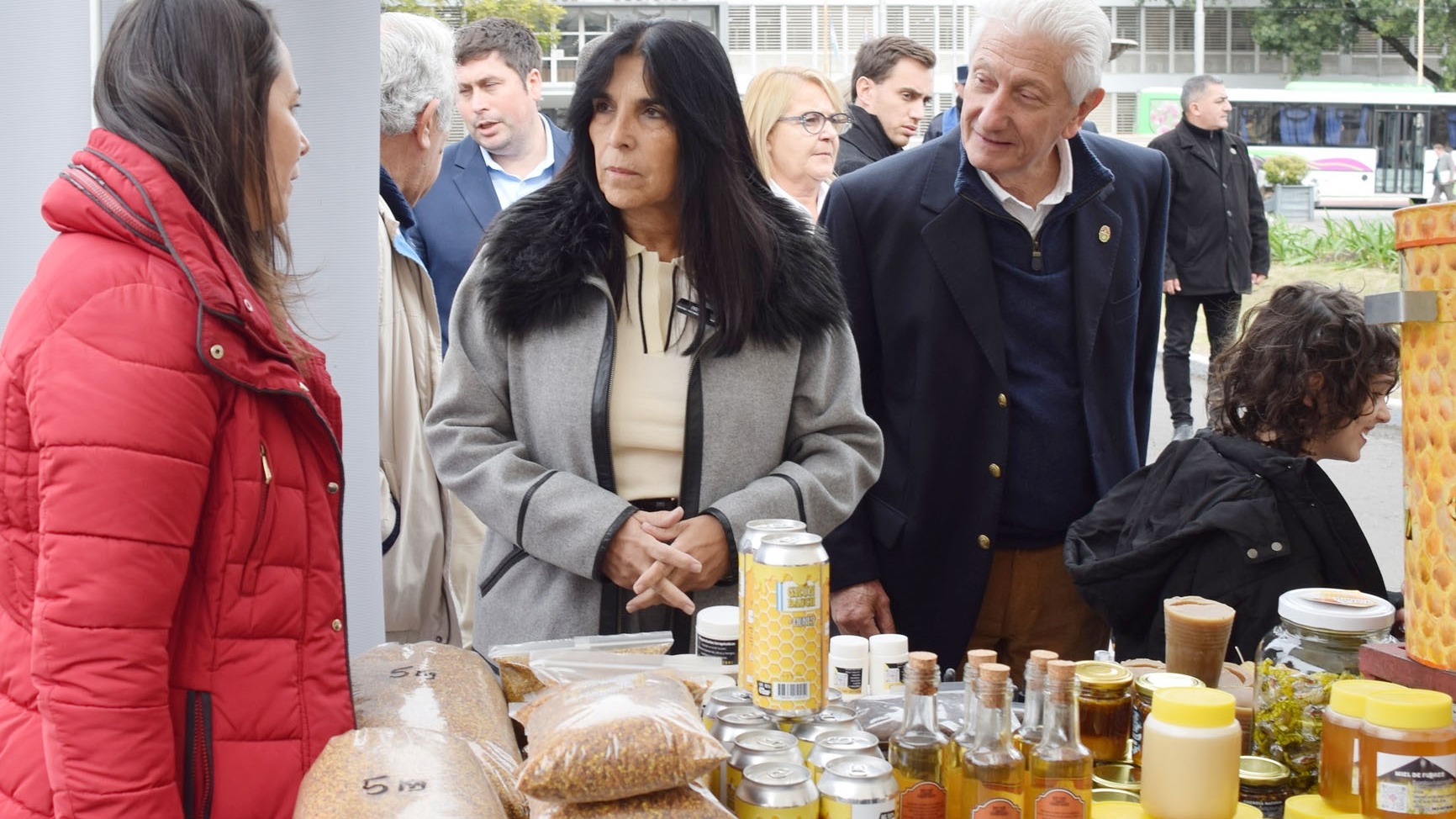 En Paraná: la Semana de la Miel en Entre Ríos arrancó en Plaza Mansilla - imagen de origen