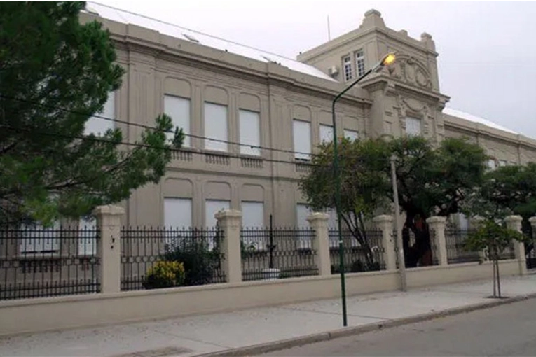 Abrieron la licitación para refaccionar la Escuela Normal Olegario Víctor Andrade - imagen de origen