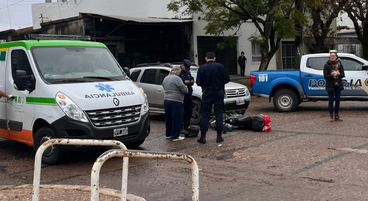 Motociclista lesionado tras chocar con una Renault Duster en Alberdi y bulevar Aráoz - imagen de origen