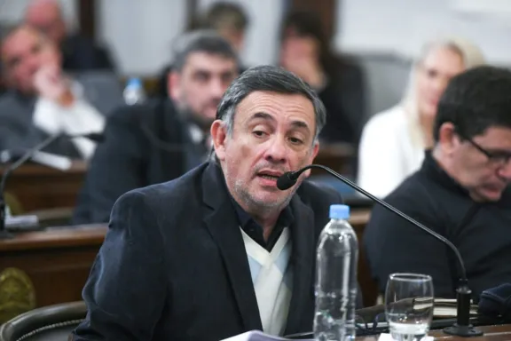 “La Caja debe fortalecerse, pero no a costa de los jubilados”, advirtió el senador Oliva - imagen de origen