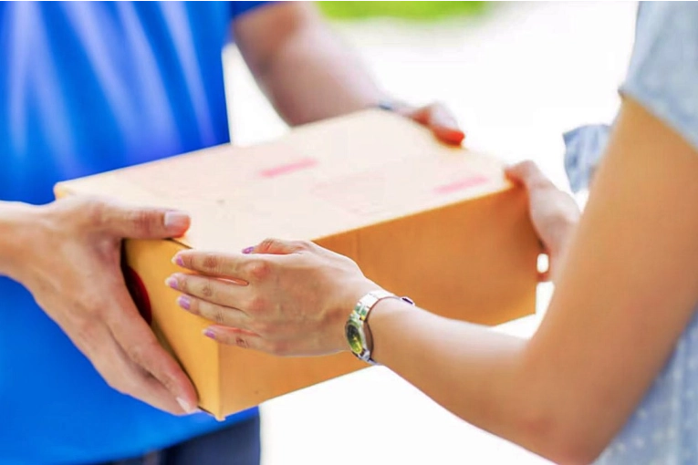 Proponen elevar Ingresos Brutos a empresas y plataformas de ventas por correo sin registro en Entre Ríos - imagen de origen