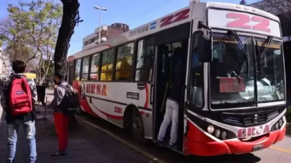 La Provincia garantiza el transporte a la Escuela Almafuerte con colectivos - imagen de origen