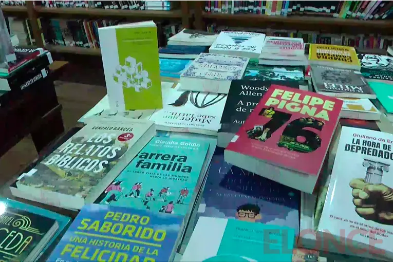 La Biblioteca Popular del Paraná presentó 780 títulos adquiridos en la Feria del Libro - imagen de origen