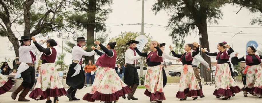 El 25 de Mayo se festeja con danzas folclóricas - imagen de origen
