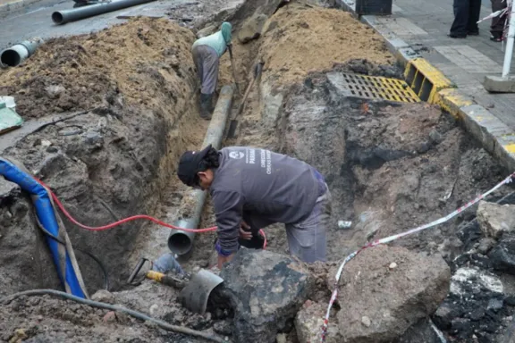 Paraná: Trabajos de enlaces para optimizar el servicio de agua potable - imagen de origen