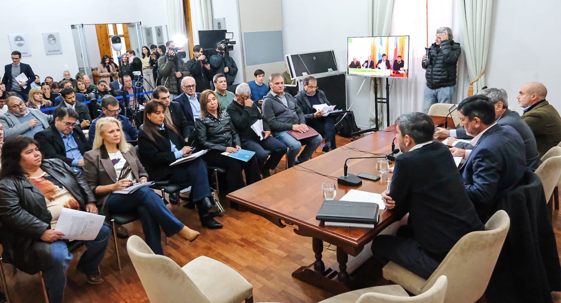 En medio del conflicto con los gremios, la reforma previsional suma avales técnicos y empresariales durante el debate en el Senado - imagen de origen